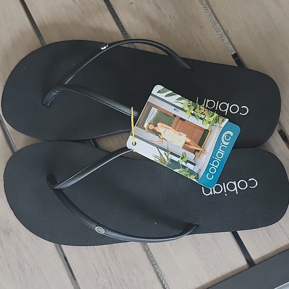 NWT Cobian Black Flip Flops - Picture 2 of 8